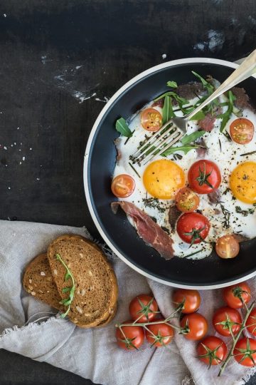 Fried Eggs with Tomatoes